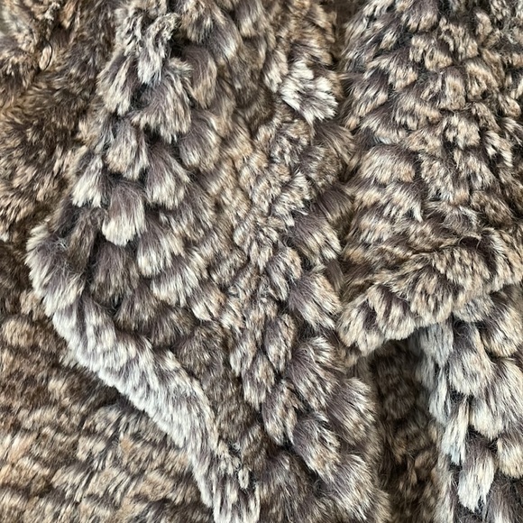 Faux Fur Vest - Picture 2 of 6